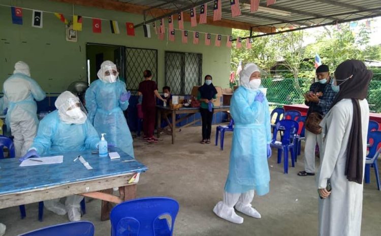  Melawat ke pusat saringan bagi operasi saringan bersasar Covid-19