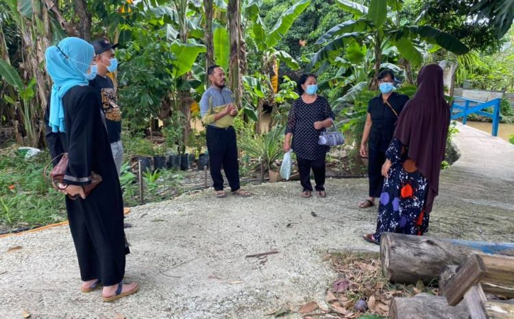  Beramah mesra bersama Penduduk Kampung Dusun