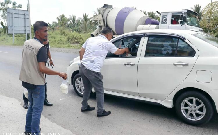  Rezeki Penjaja Kecil Kuih Pau Dan Orang Ramai