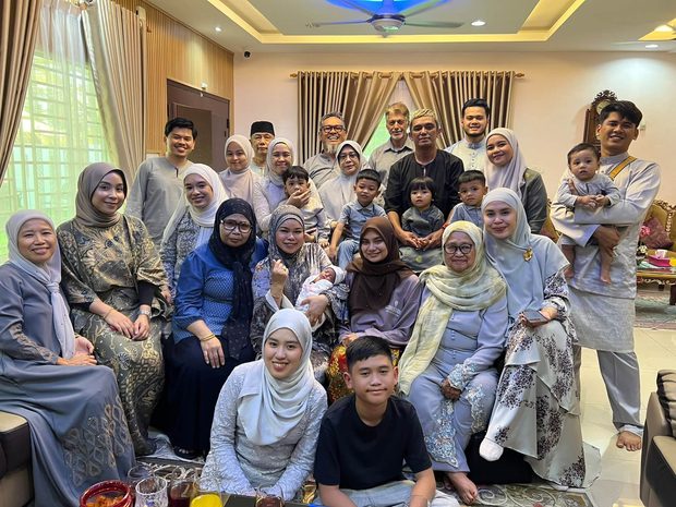  Giliran Keluarga Pula